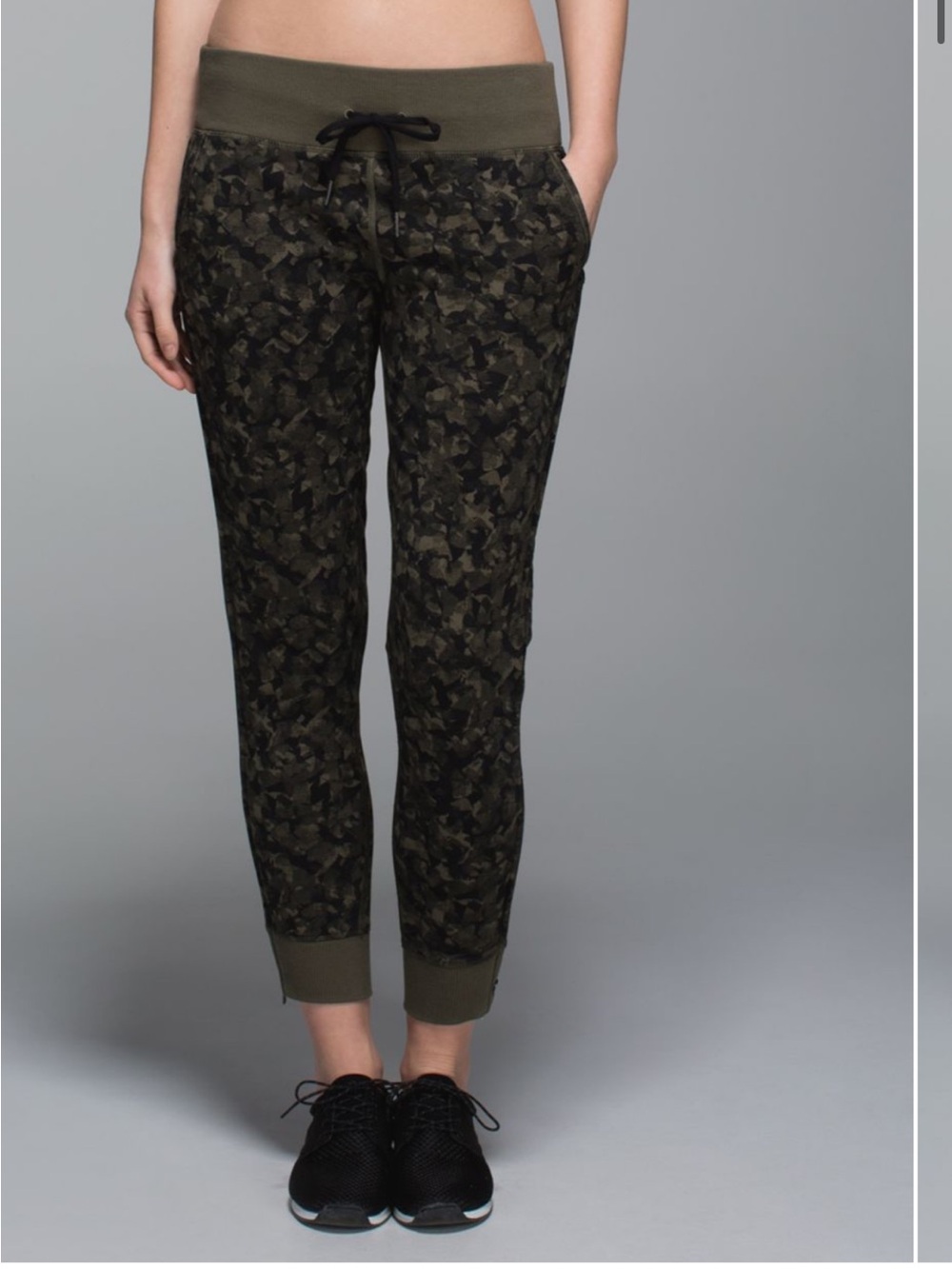 Lululemon No Sweat Mystic Jungle fatigue sweatpants